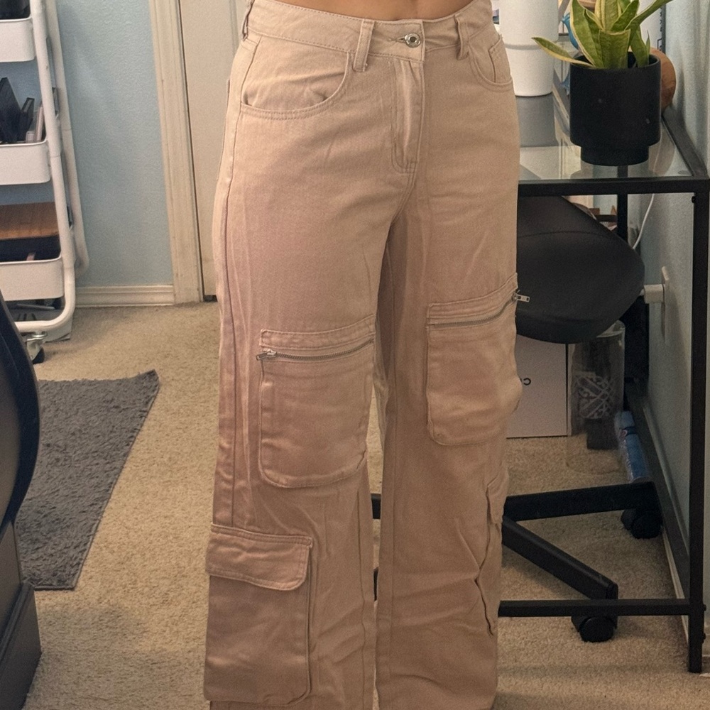 Tan Cargos